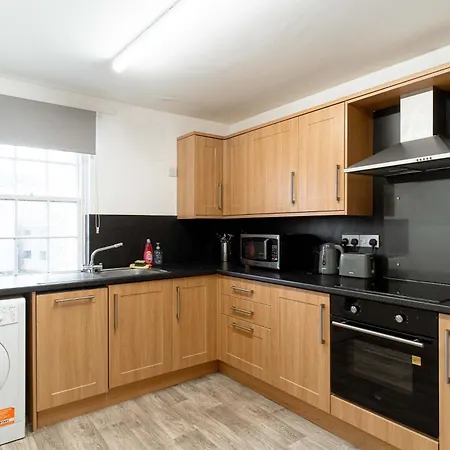 Lovely 2 Bed Harbourside With Sea Views Appartamento