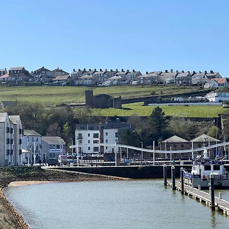 Lovely 2 Bed Harbourside With Sea Views Appartement