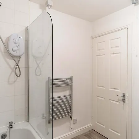 Lovely 2 Bed Harbourside With Sea Views *