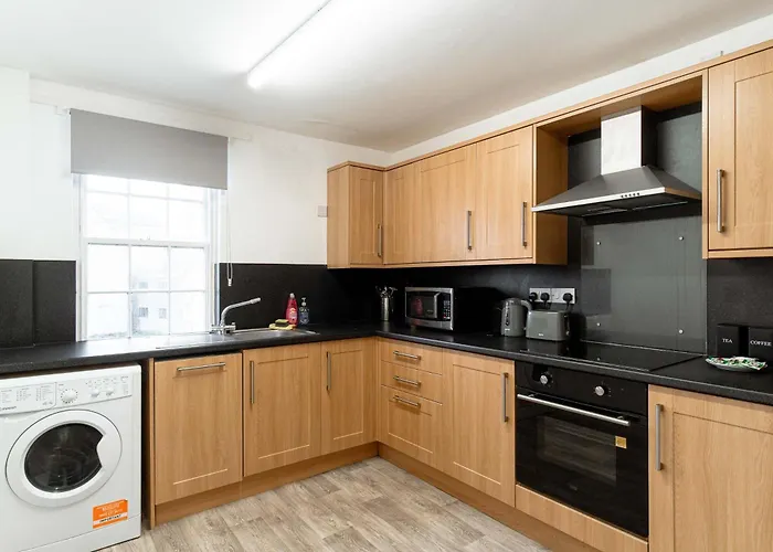 Lovely 2 Bed Harbourside With Sea Views Apartamento